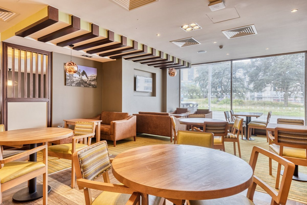 Premier Inn Plymouth City Centre (Derrys Cross) 17/29