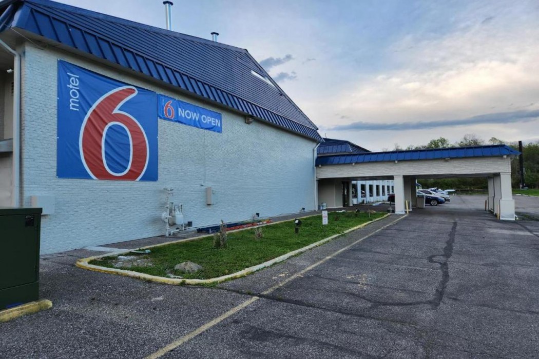 Motel6 Williamstown, WV image