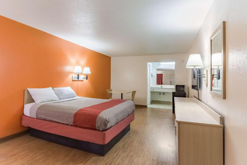 Motel6 Raleigh, NC Cary 15/54