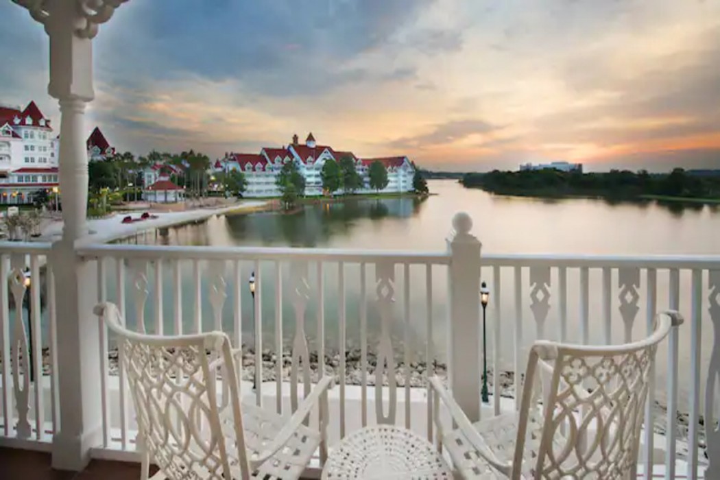 The Villas at Disneys Grand Floridian Resort and Spa 1/45