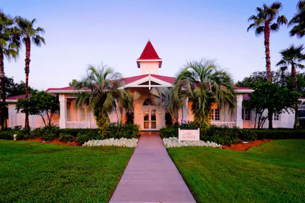 The Villas at Disneys Grand Floridian Resort and Spa 2/45