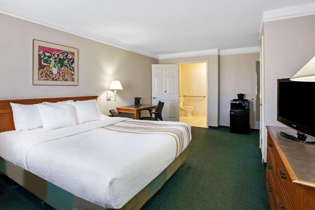 Baymont by Wyndham Fort Stockton 20/52