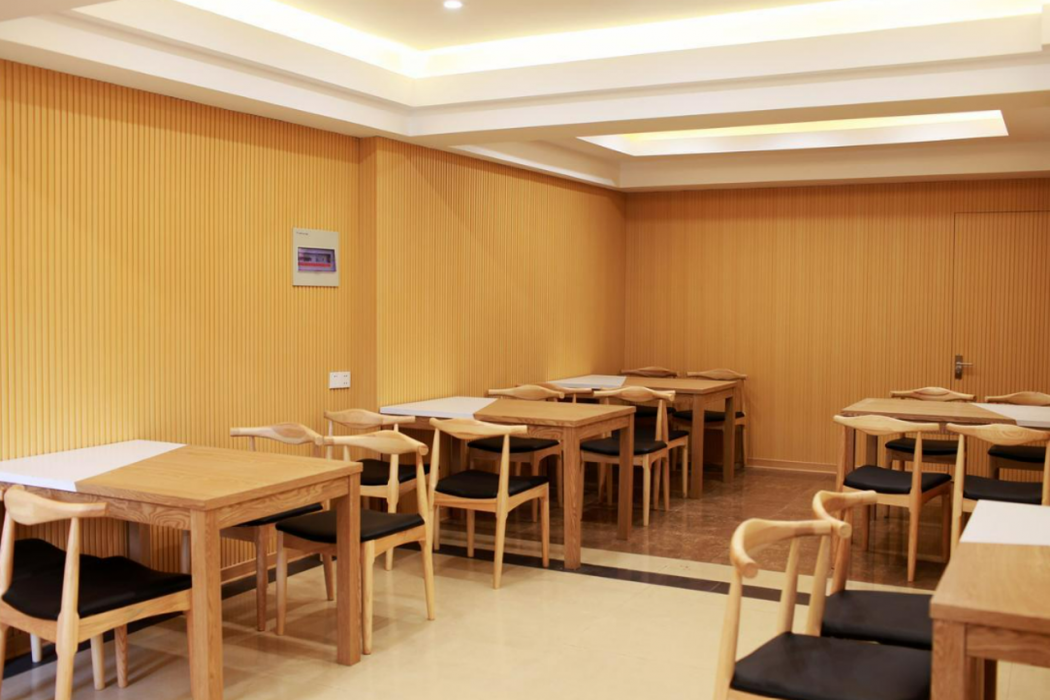GreenTree Inn Qingdao Jiaozhou Sanlihe Park Express Hotel 33/40