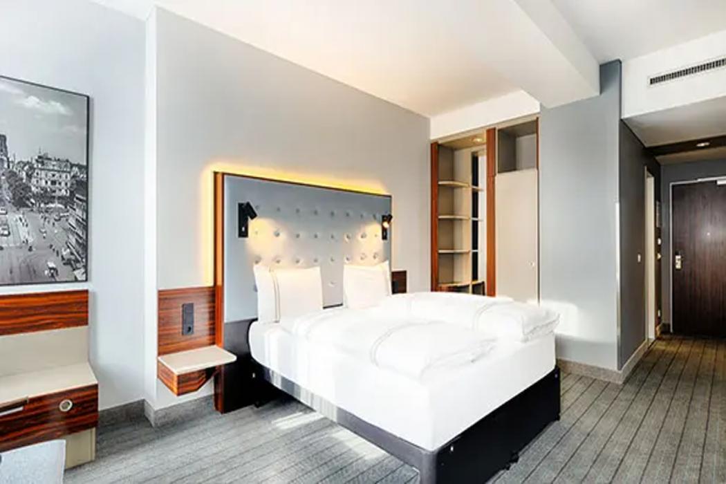 Premier Inn Cologne City Mediapark Hotel 8/23