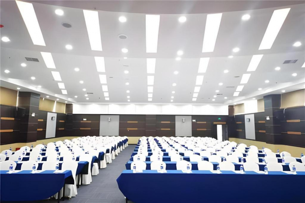 Echeng Hotel (Dali High Speed Railway Station, Erhai) 9/14