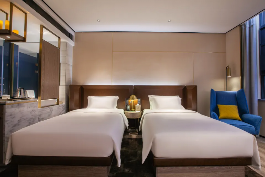 Echarm Plus Hotel (Wuhan Wenhua Avenue Dahualing Metro Station) 8/19