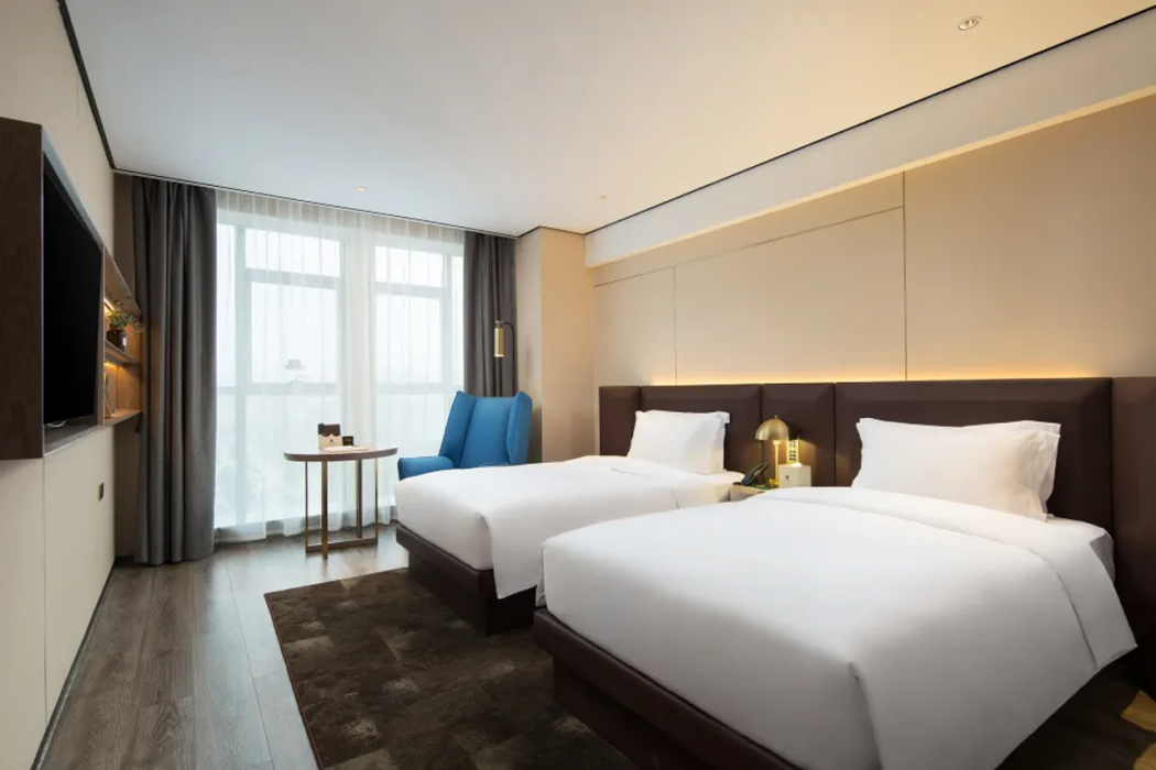 Echarm Plus Hotel (Wuhan Wenhua Avenue Dahualing Metro Station) 6/19