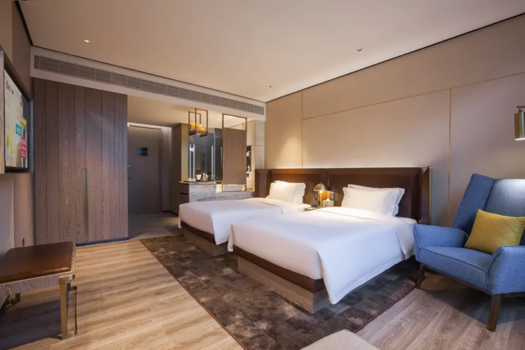 Echarm Plus Hotel (Wuhan Wenhua Avenue Dahualing Metro Station) 7/19
