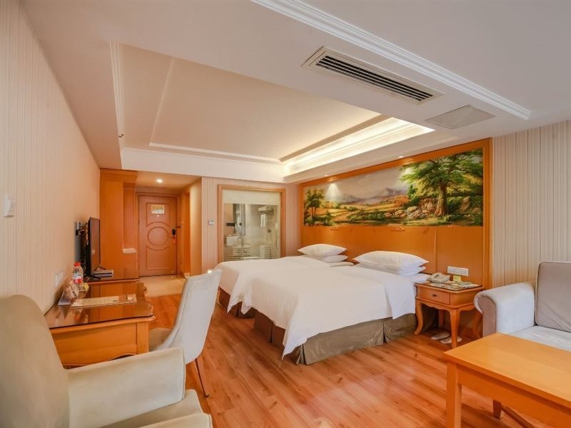 Vienna Hotel (Guiyang Huaguoyuan) 35/55