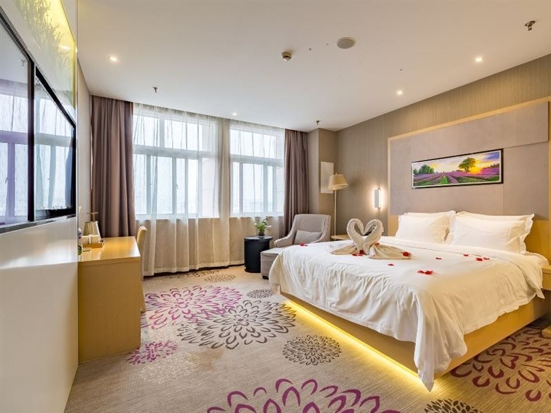 Lavande Hotel (Xuzhou East High-speed Railway Station Jinshanqiao Development Zone) 30/55