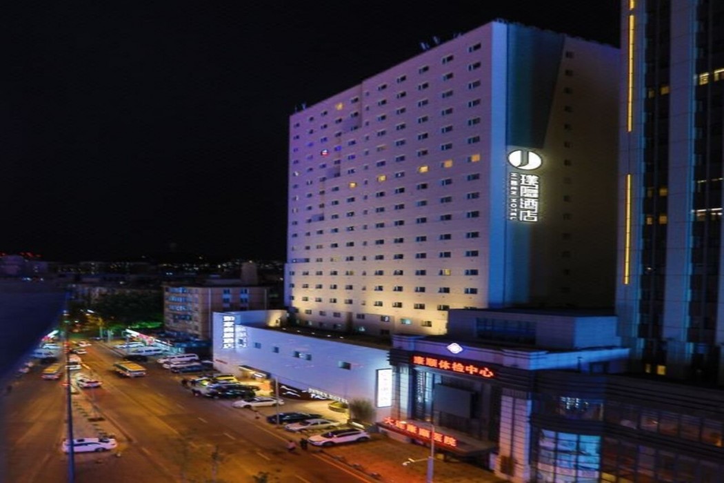 Hidden hotel 1/8