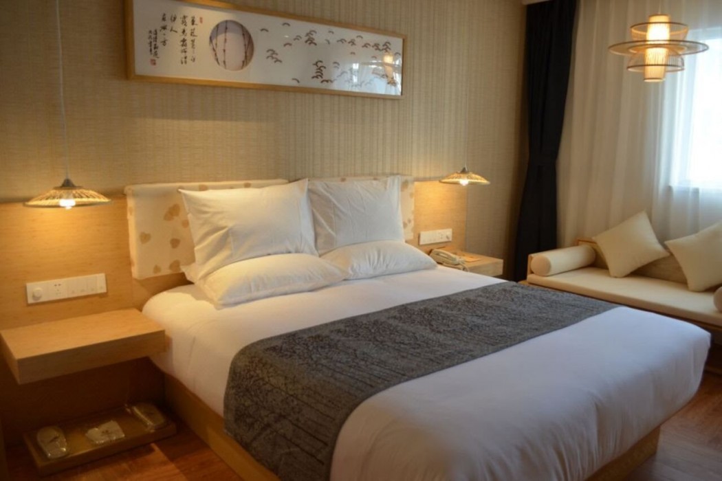 Hidden hotel 3/8