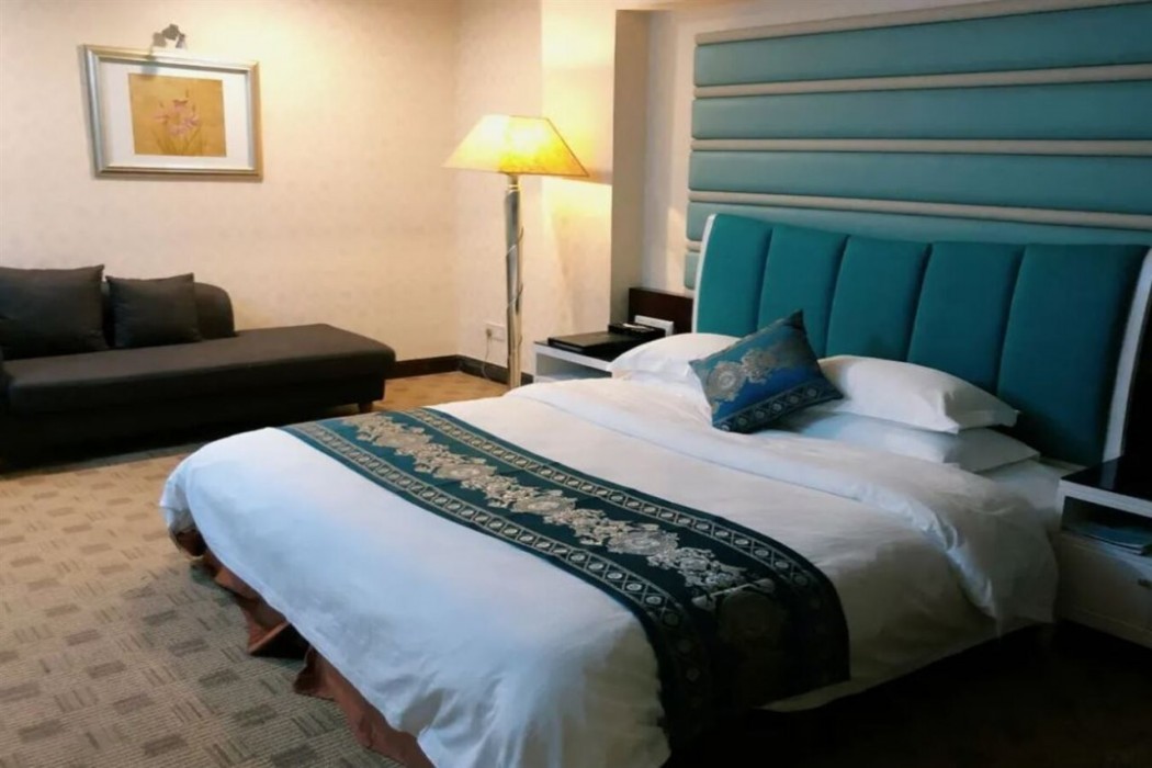 Diamond Hotel 11/23