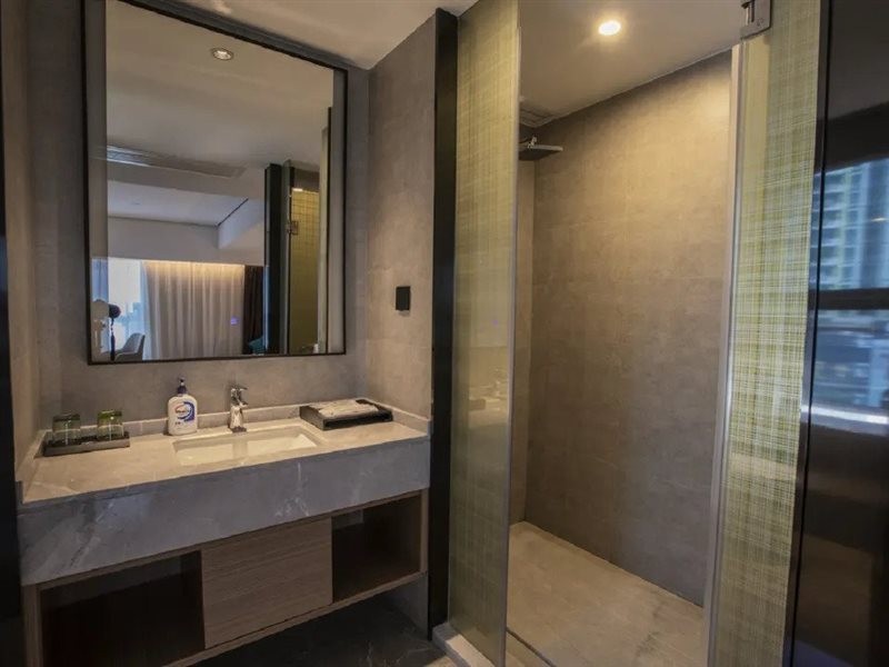 Alarun Hotel (Zhanjiang Shimao Mansion) 10/15