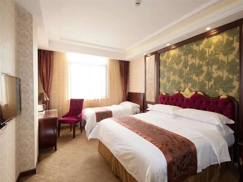 Vienna International Hotel (Caolu financial information Park Chuansha Road store) 2/4