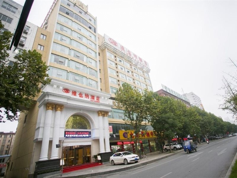 Vienna Hotel (Jiujiang Railway Station) 24/37