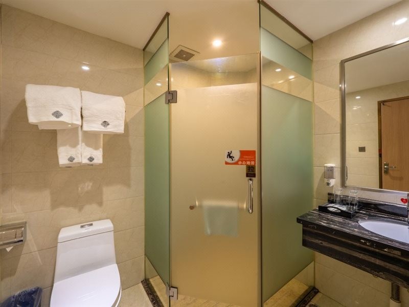 Chonpines Hotel (Shenzhen Gongming Honghuashan Metro Station) 19/31