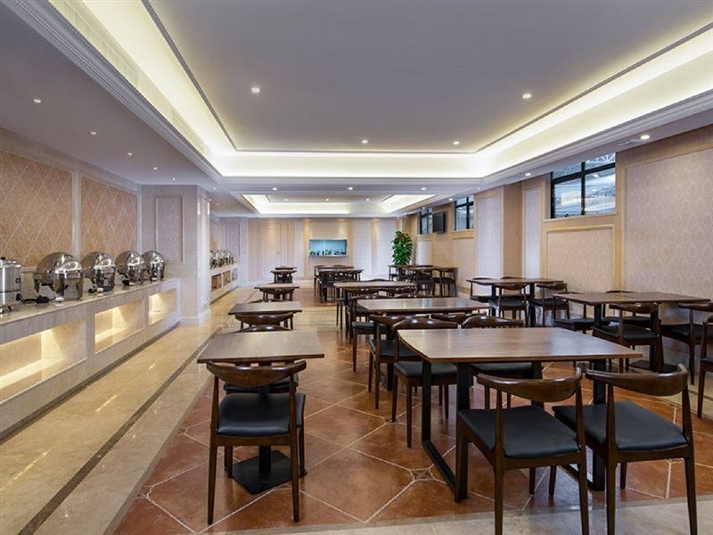 Vienna International Hotel (Dongguan Shilong Huixing Business Center) 16/17
