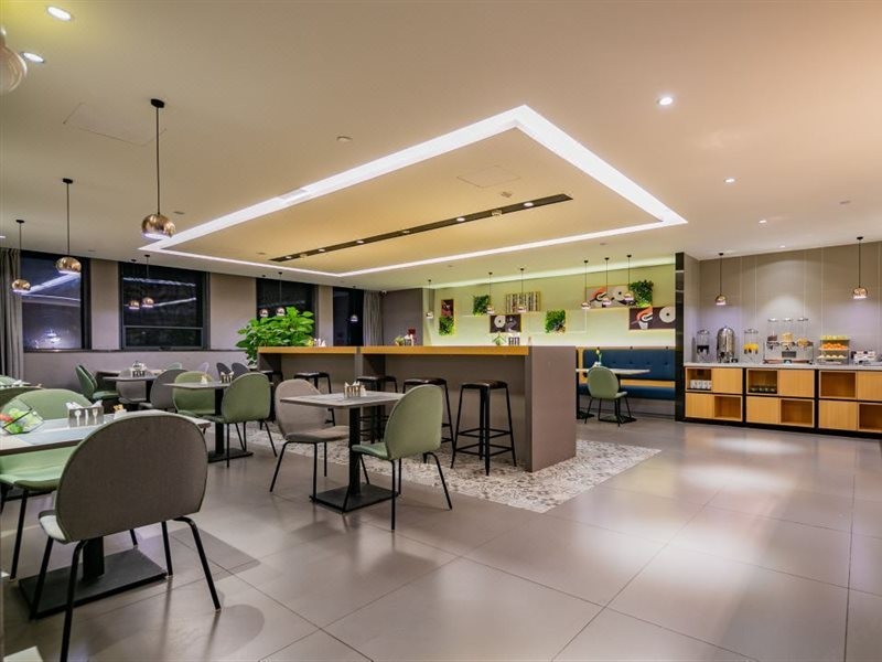 Home Inn Selected (Yibin Luneng Xinyuewan) 5/5