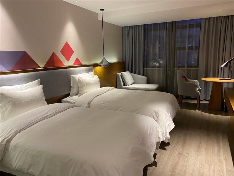 Borrman Hotel (Wuchuan) 32/52