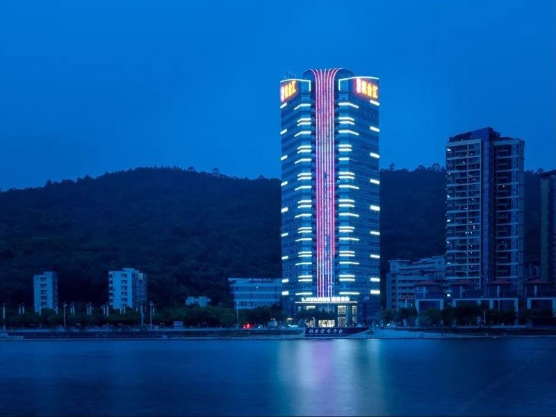 Lavande Hotel (Shaoguan Bishui Huacheng) 12/28