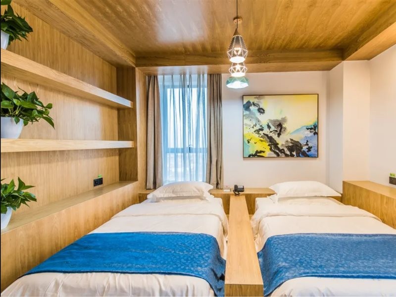 Gujing Junlai Hotel (Luhe Convention & Exhibition Center) 20/30