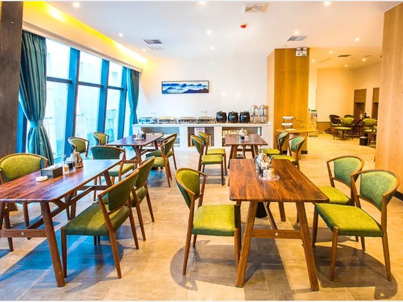 Gujing Junlai Hotel (Luhe Convention & Exhibition Center) 19/30
