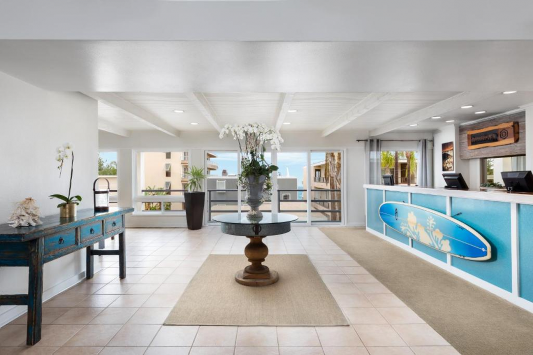 Pacific Edge Hotel On Laguna Beach 11/67