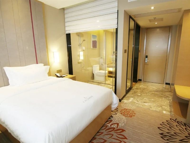 Lavande Hotel (Jiangmen Yingbin Avenue) 18/42