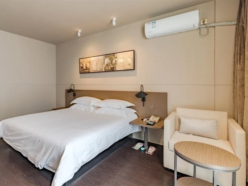 JinJiang Inn Select (Chizhou Qiupu Road) 2/4