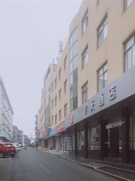 Taoyuan Business Hotel 1/5