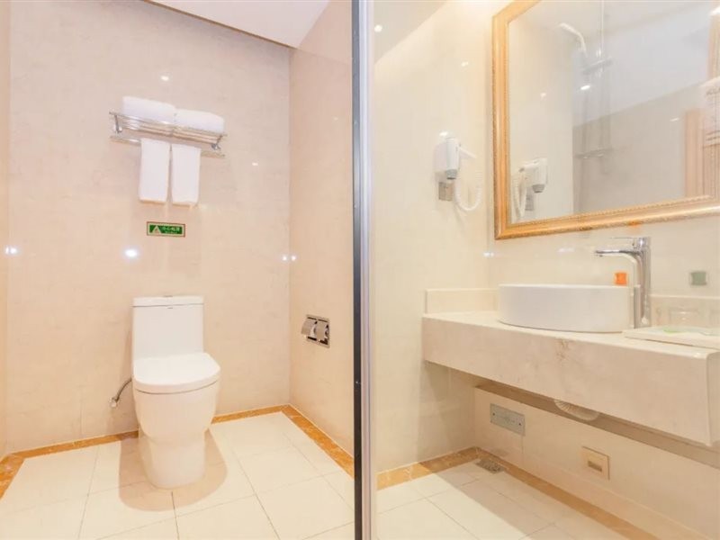 Vienna International Hotel (Huanggang Dongmen Road) 23/37