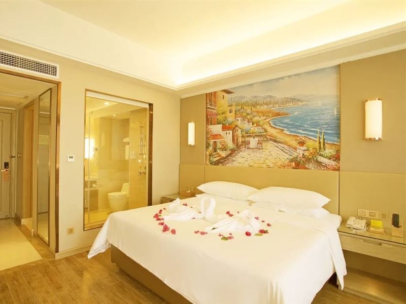 Vienna International Hotel (Sanya High-speed Railway Station) photo3