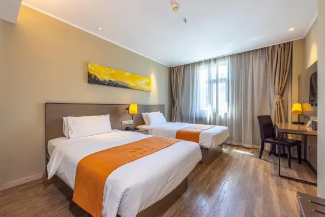 Home Inn Plus (Lanzhou Zhangye Road Xiguan Metro Station) 16/39