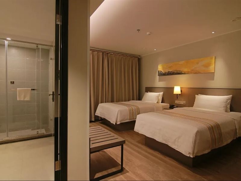 Home Inn Plus (Lanzhou Zhangye Road Xiguan Metro Station) 21/39