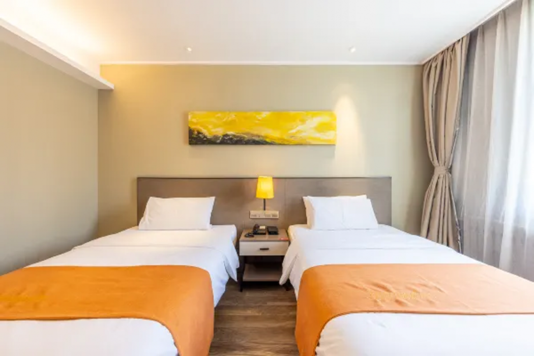Home Inn Plus (Lanzhou Zhangye Road Xiguan Metro Station) 15/39