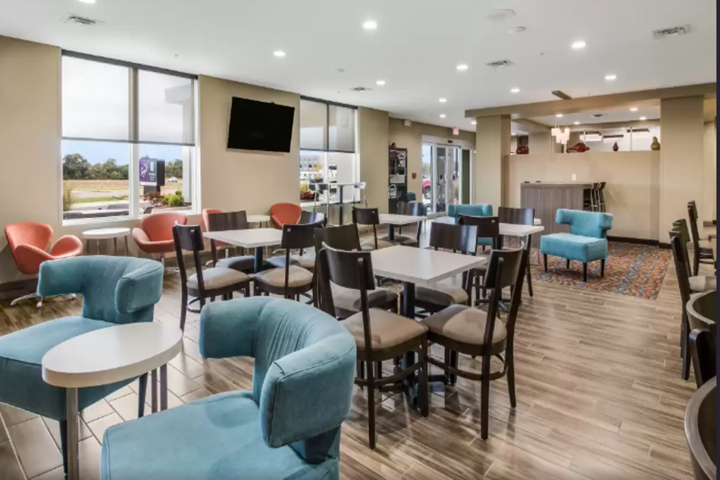 MainStay Suites at Discovery Park of America 23/38
