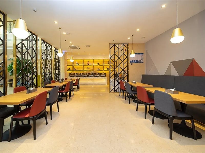 Borrman Hotel (Qingyuan Municipal Government, Qingyuan Stadium) 20/28