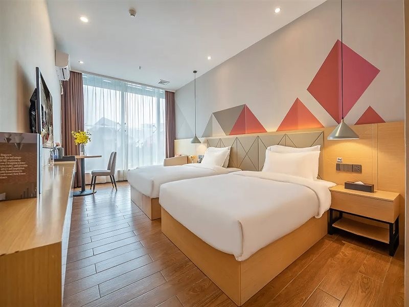 Borrman Hotel (Qingyuan Municipal Government, Qingyuan Stadium) 16/28