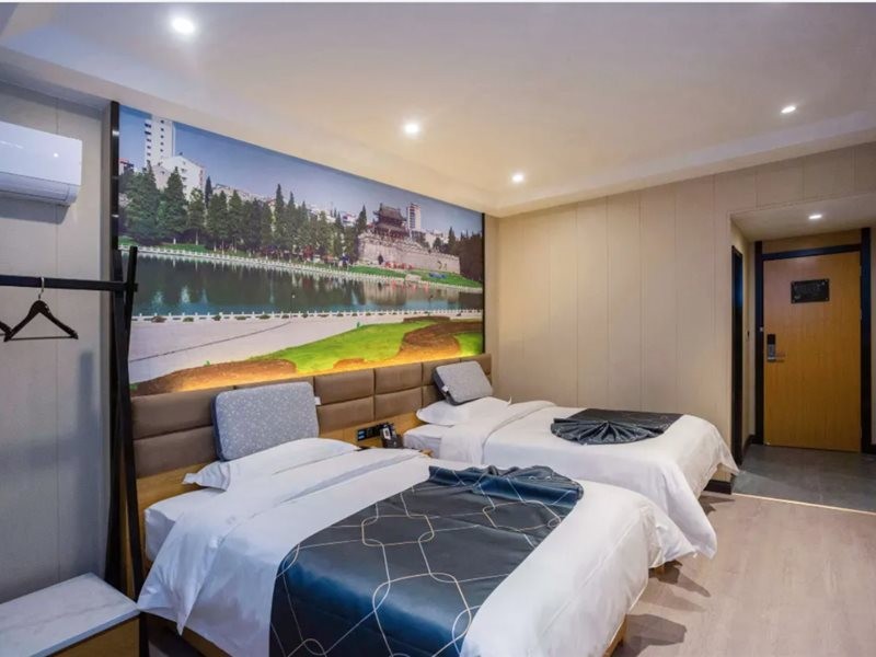 Chonpines hotels 13/23
