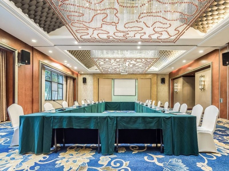 River & Holiday Grand Rezen Hotel YunYang 38/56