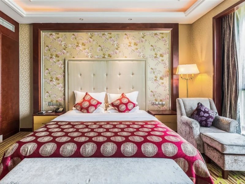 River & Holiday Grand Rezen Hotel YunYang 23/56