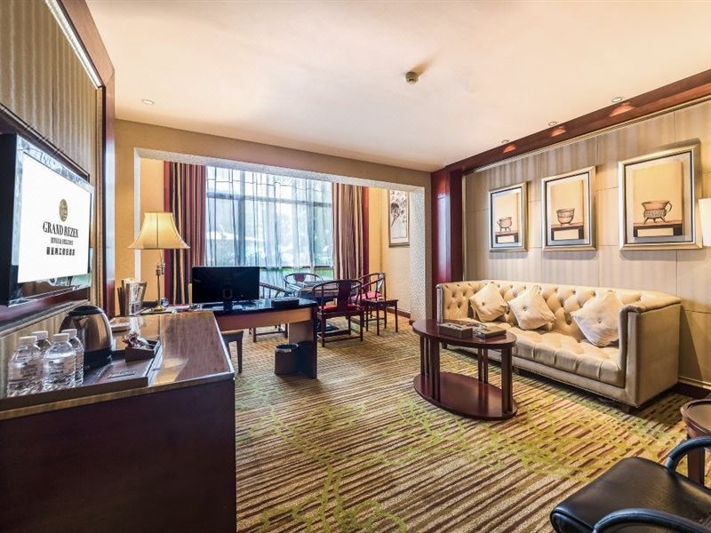 River & Holiday Grand Rezen Hotel YunYang 28/56