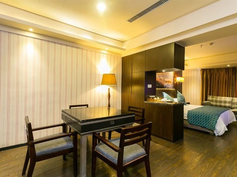 Elegant Hotel 24/48
