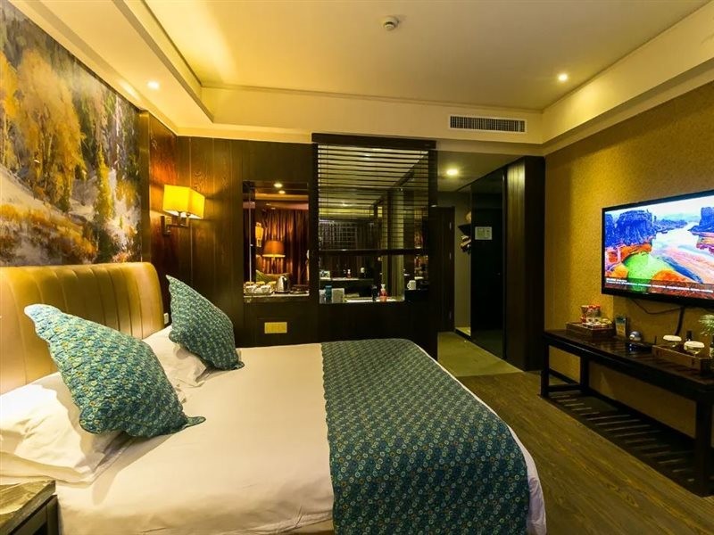 Elegant Hotel 26/48