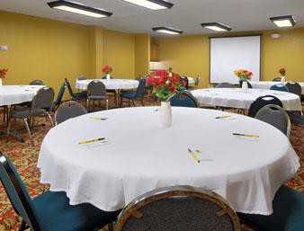 Super 8 By Wyndham Metairie 15/26