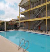 Super 8 By Wyndham Metairie 16/26
