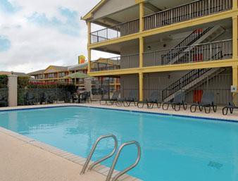Super 8 By Wyndham Metairie 17/26