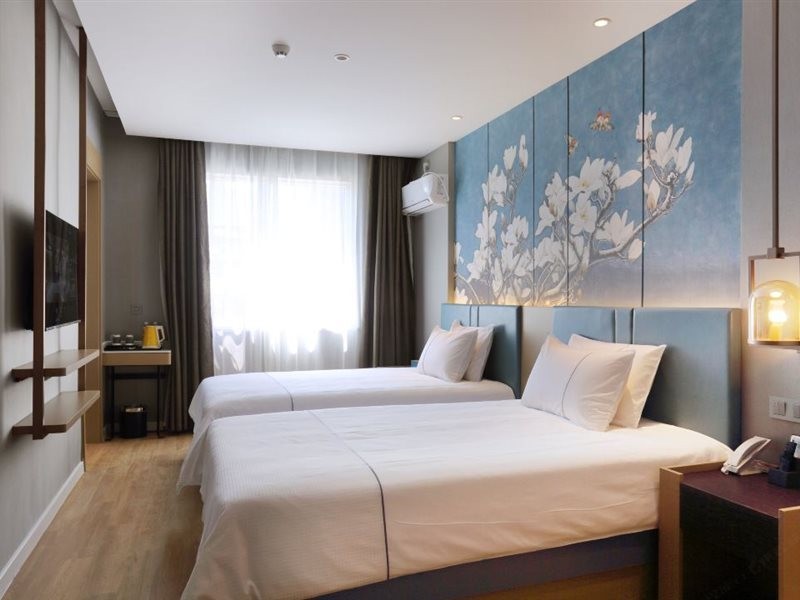White Yulan Hotel (Xi'an Hangtiancheng Metro Station) photo4