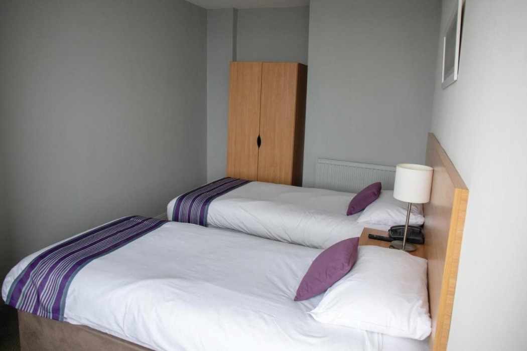 Strathmore Hotel 25/30
